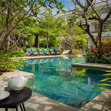 Eightfold Urban Resort Ciudad de Siem Riep Exterior foto The swimming pool at the hotel
