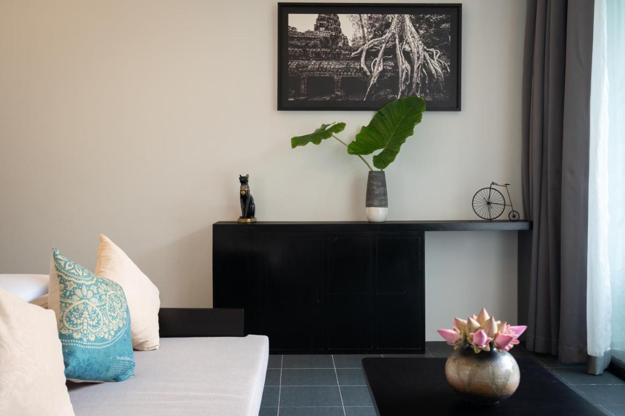 Eightfold Urban Resort Ciudad de Siem Riep Exterior foto A living room in a modern house