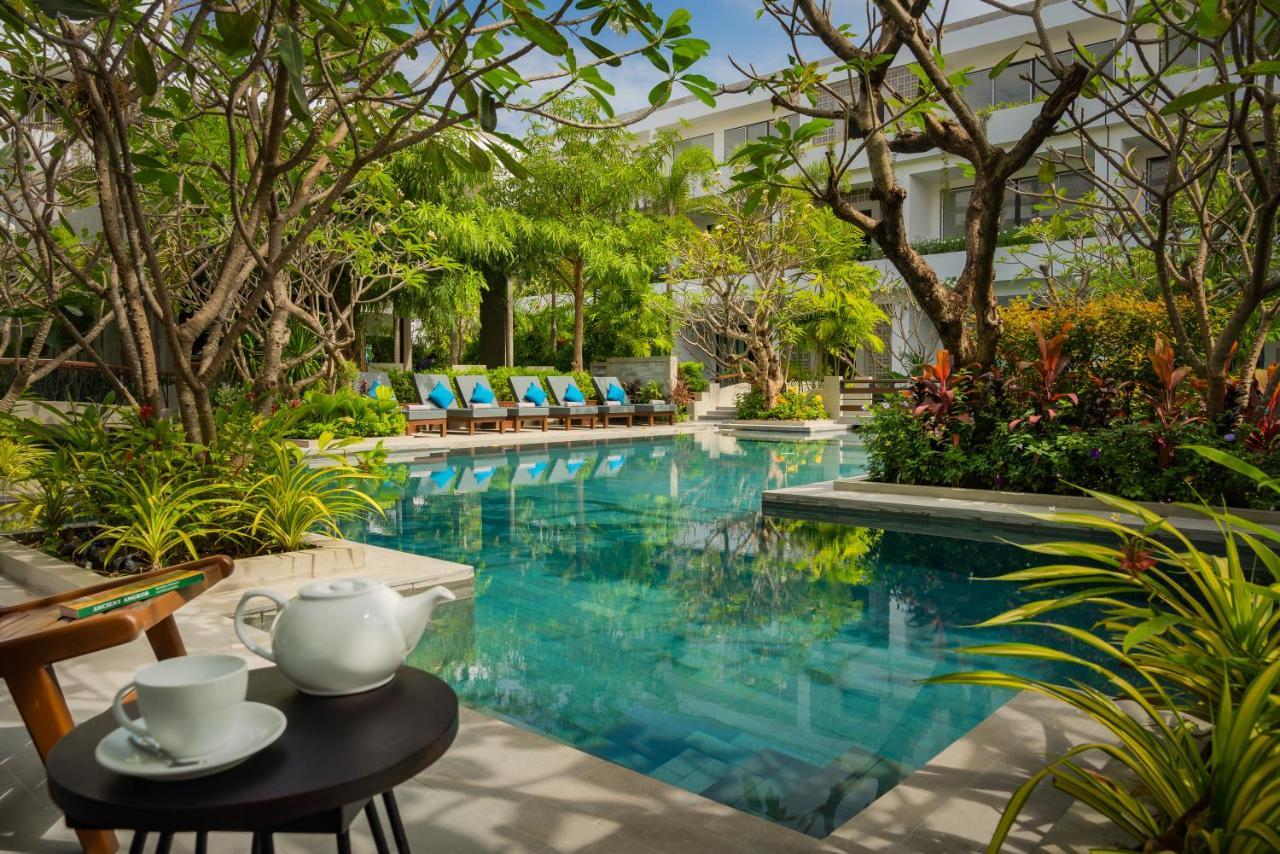 Eightfold Urban Resort Ciudad de Siem Riep Exterior foto The swimming pool at the hotel