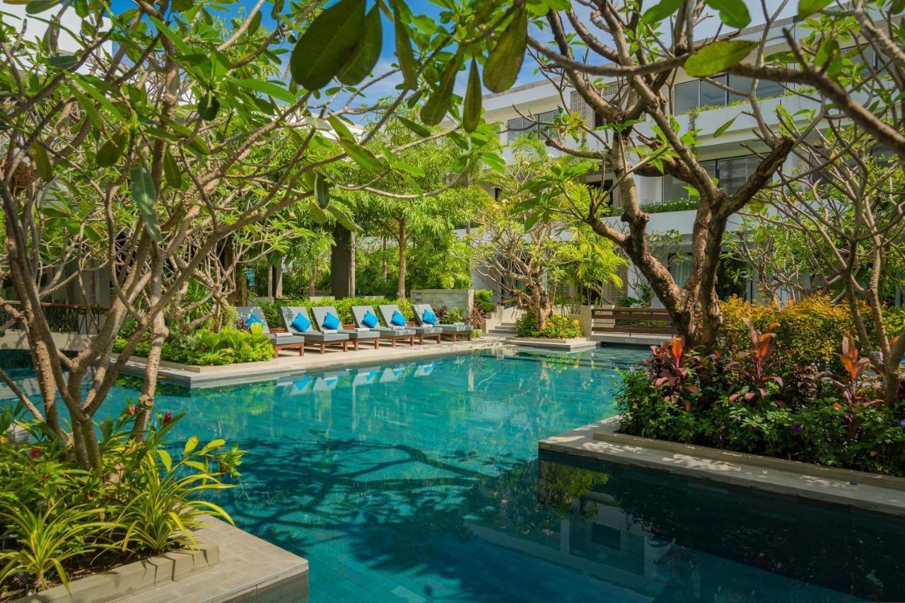 Eightfold Urban Resort Ciudad de Siem Riep Exterior foto The pool at the hotel