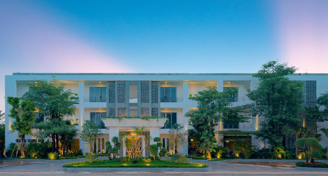 Eightfold Urban Resort Ciudad de Siem Riep Exterior foto The 137 Pillars Hotel