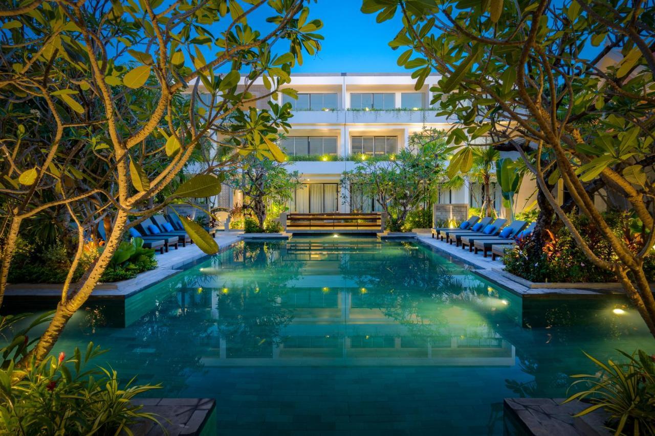 Eightfold Urban Resort Ciudad de Siem Riep Exterior foto The hotel's swimming pool