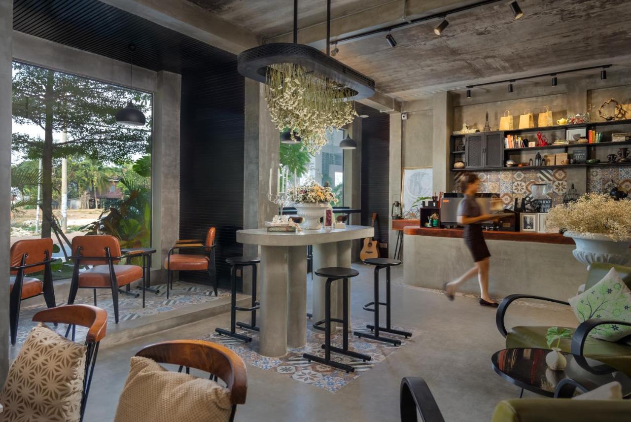 Eightfold Urban Resort Ciudad de Siem Riep Exterior foto Interior of a coffee shop in Bangkok, Thailand