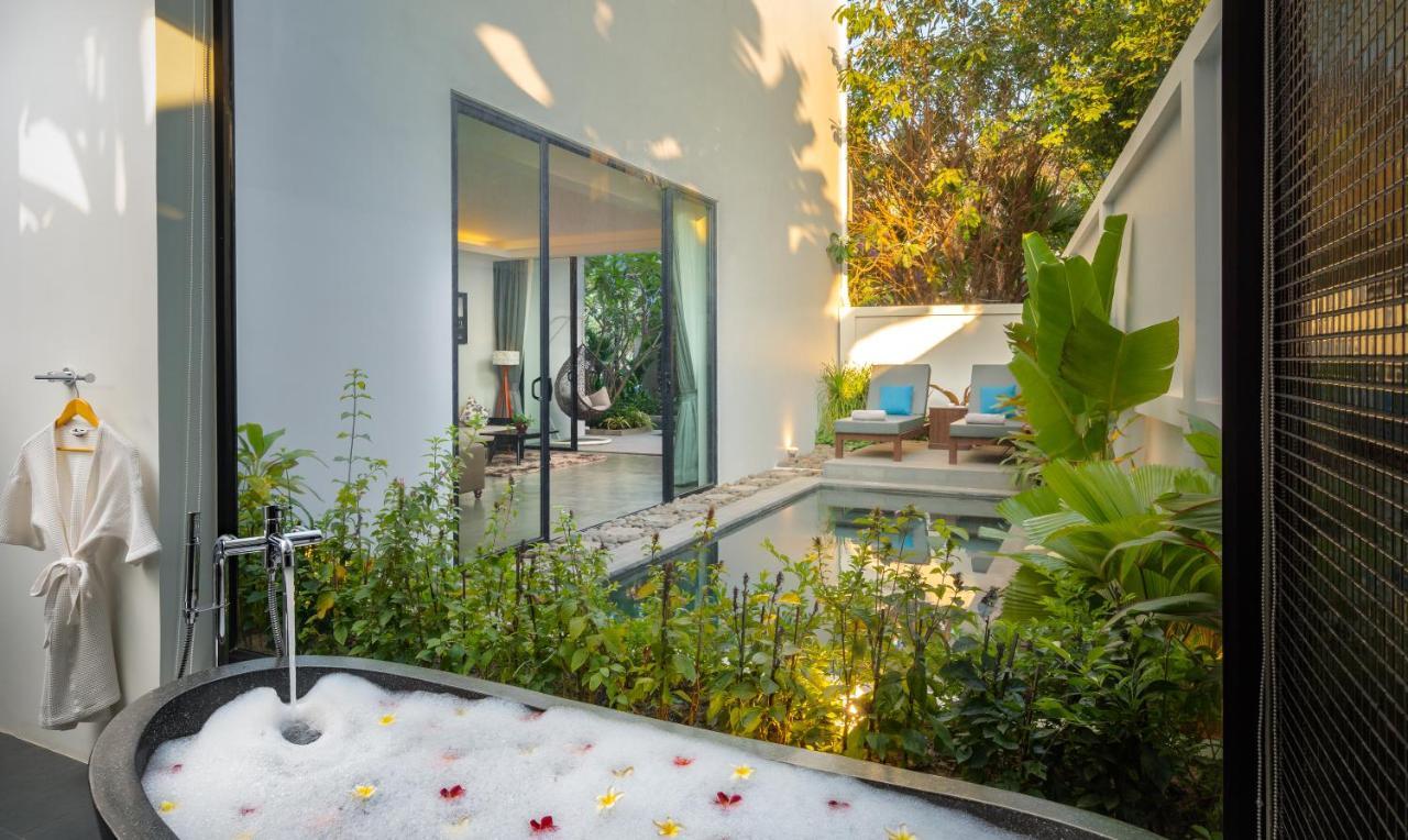 Eightfold Urban Resort Ciudad de Siem Riep Exterior foto A private spa at a hotel