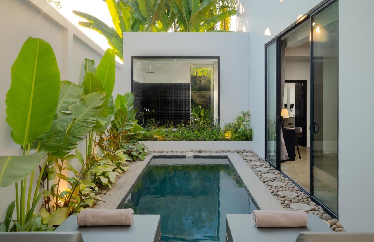 Eightfold Urban Resort Ciudad de Siem Riep Exterior foto A private pool at a hotel
