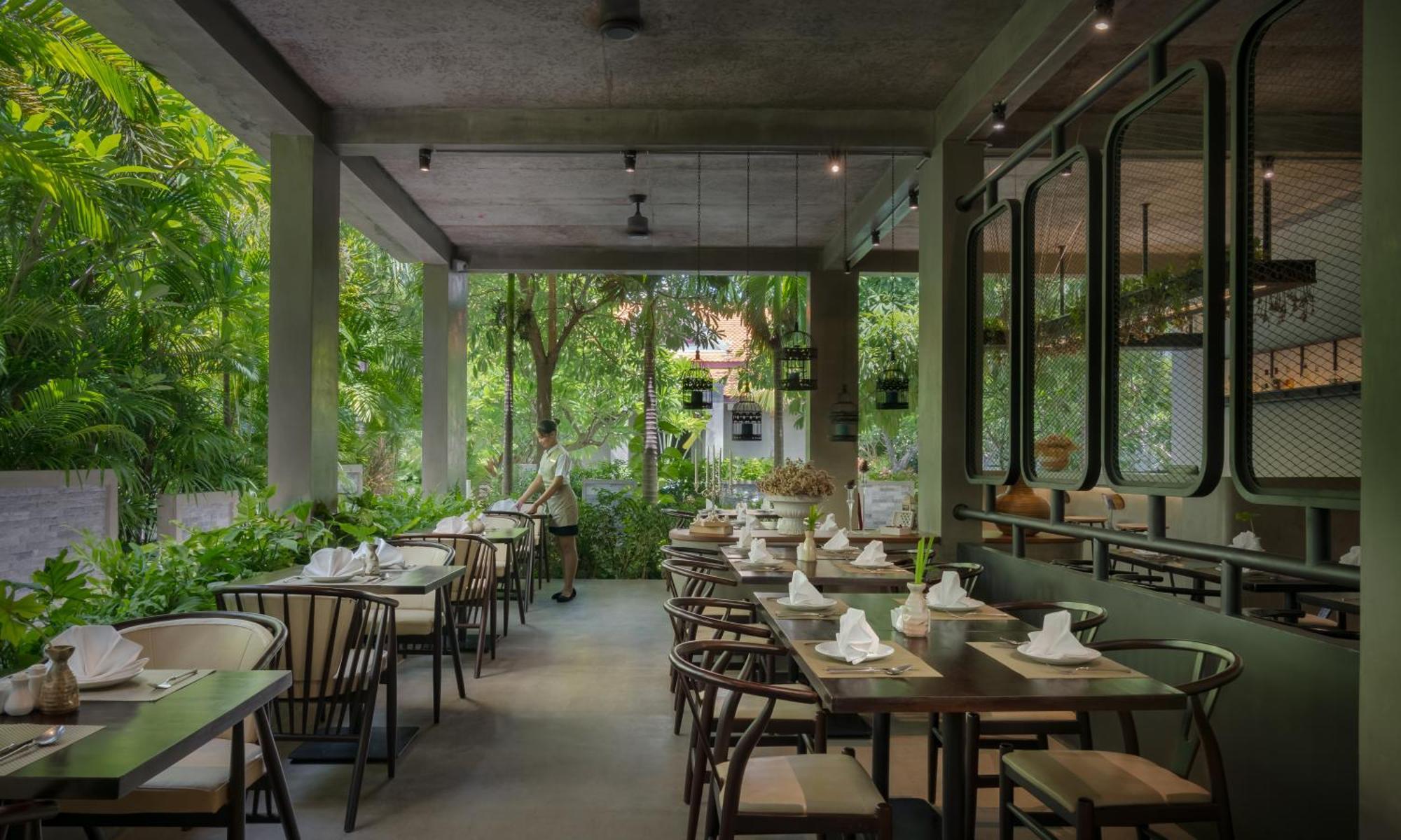 Eightfold Urban Resort Ciudad de Siem Riep Exterior foto Restaurant interior