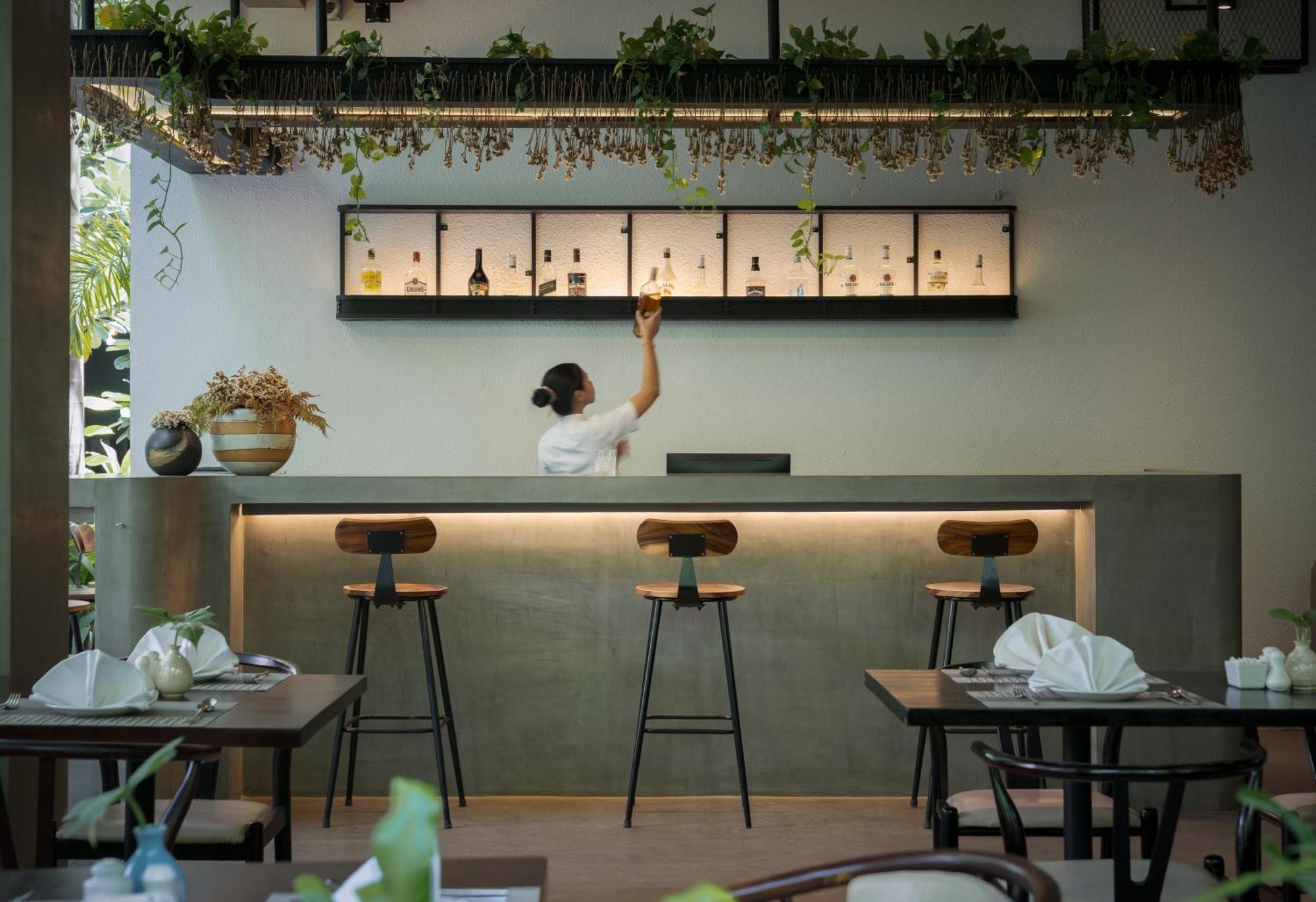 Eightfold Urban Resort Ciudad de Siem Riep Exterior foto Restaurant in Tokyo