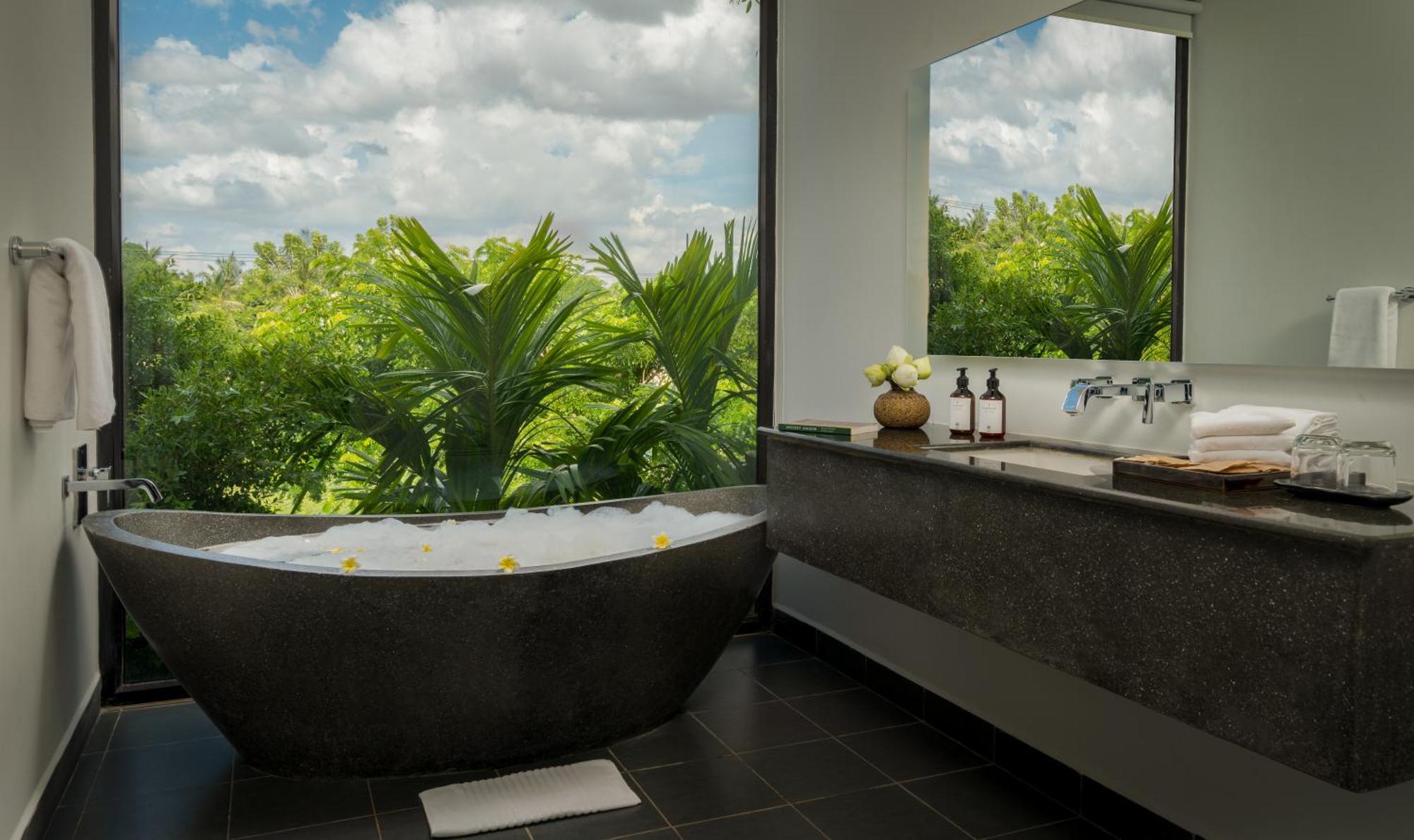 Eightfold Urban Resort Ciudad de Siem Riep Exterior foto Bathroom at the Bvlgari Hotel, Mexico City