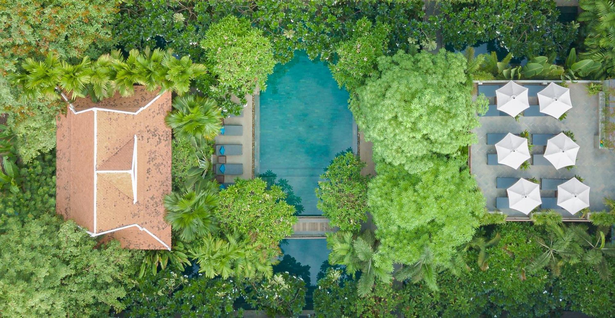 Eightfold Urban Resort Ciudad de Siem Riep Exterior foto Aerial view of the pool at the hotel