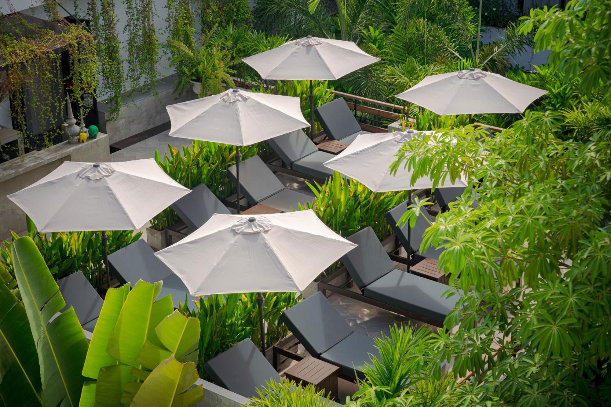 Eightfold Urban Resort Ciudad de Siem Riep Exterior foto The pool at the hotel